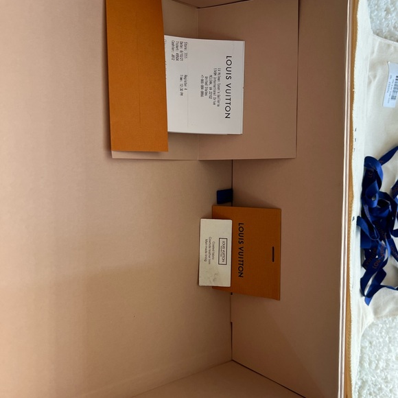 LV Messenger Bag. One minor scratch on button. Otherwise, perfect condition. - Picture 5 of 16